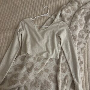 heather grey longsleeve brandy top